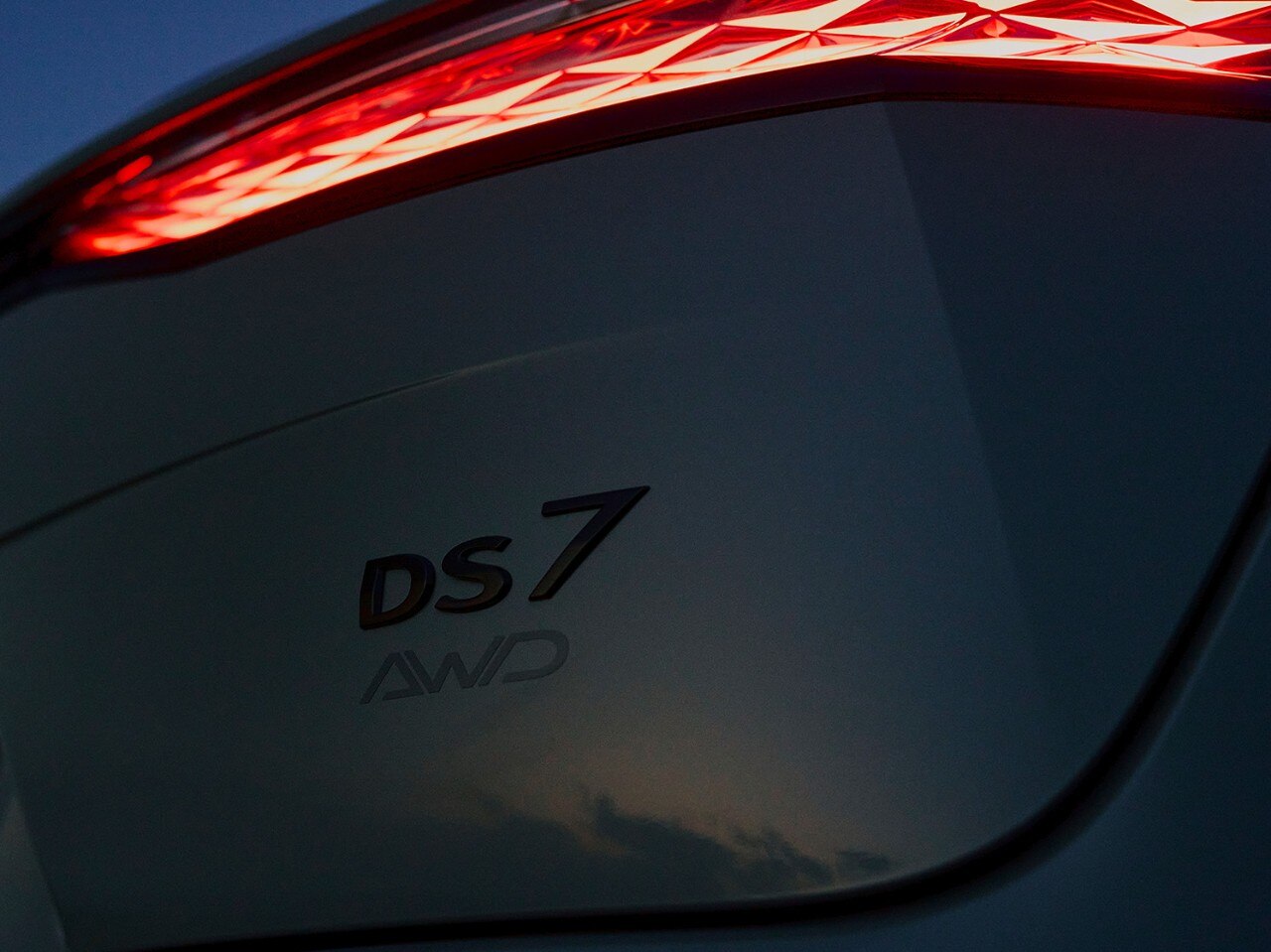 DS 7 PLUG-IN HYBRID AWD 360 – Zadnji del